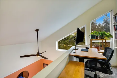 10319 Midvale Avenue N Seattle WA 98133