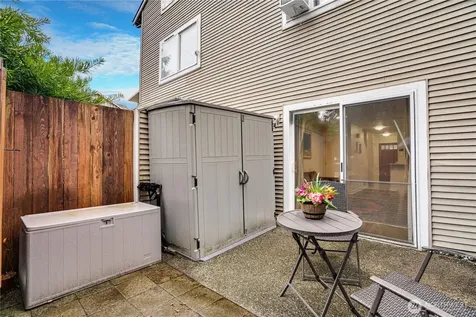 10319 Midvale Avenue N Seattle WA 98133