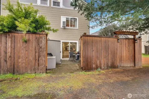 10319 Midvale Avenue N Seattle WA 98133