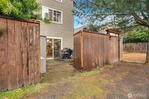 10319 Midvale Avenue N Seattle WA 98133
