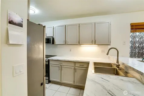 10319 Midvale Avenue N Seattle WA 98133