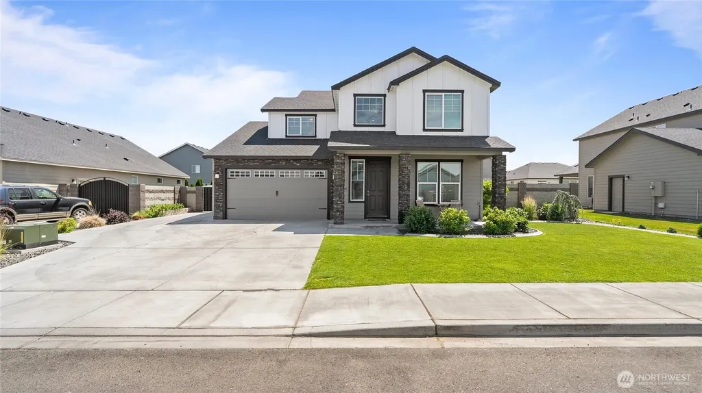 8215 Cardinal Peak Street West Richland WA 99353