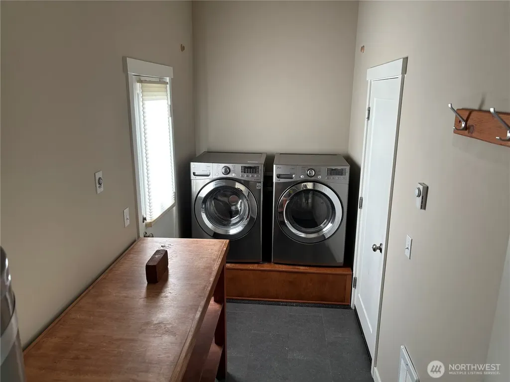 26787 Red Maple Lane NE Kingston WA 98346
