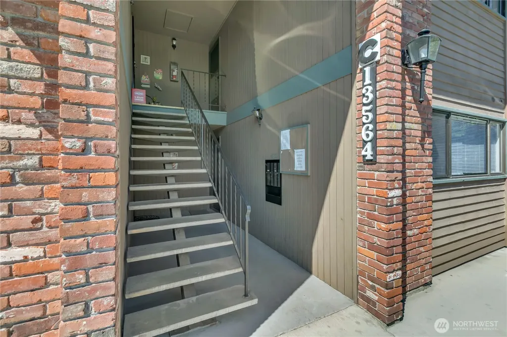 13564 37th Avenue S Tukwila WA 98168