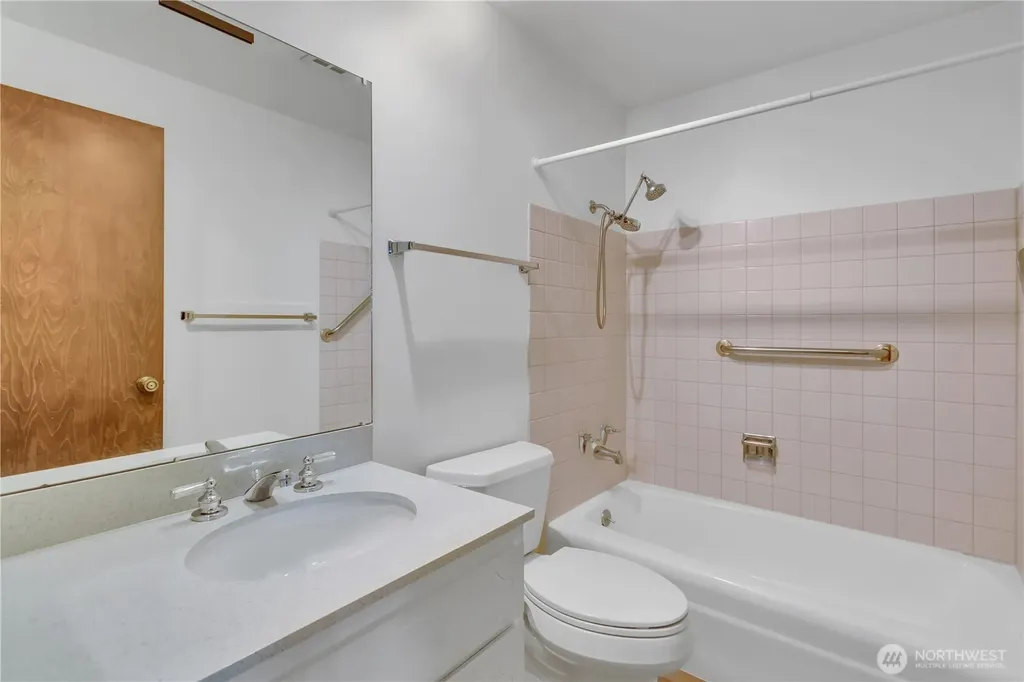 13564 37th Avenue S Tukwila WA 98168