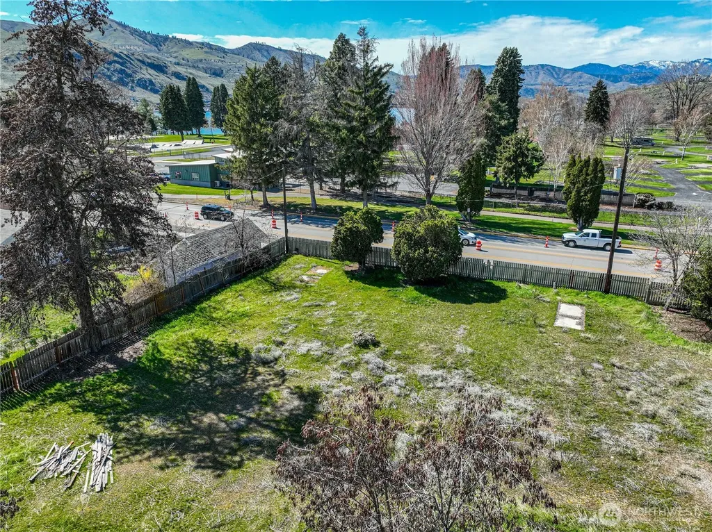 325 W Highland Avenue Chelan WA 98816