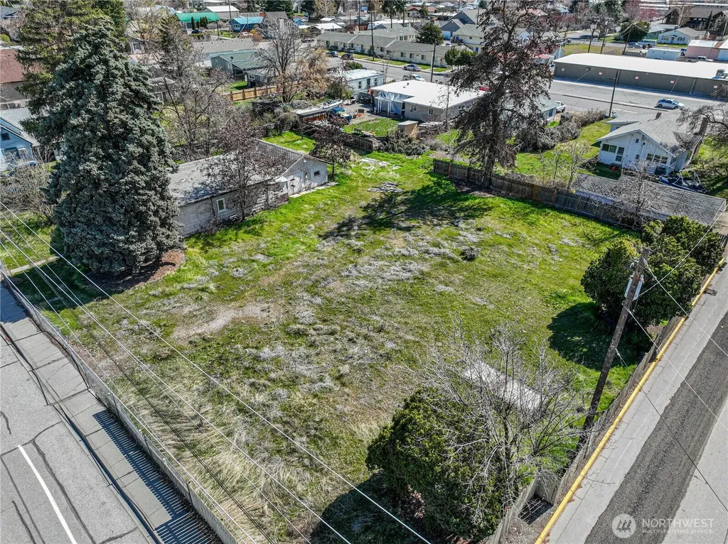 325 W Highland Avenue Chelan WA 98816