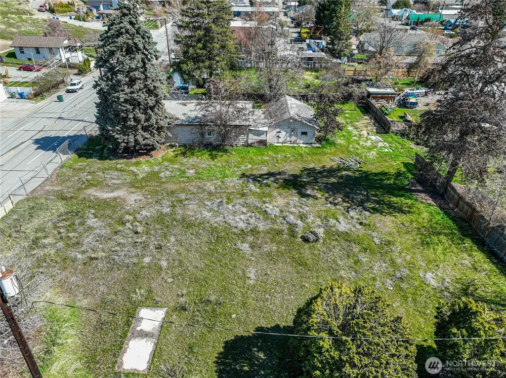 325 W Highland Avenue Chelan WA 98816