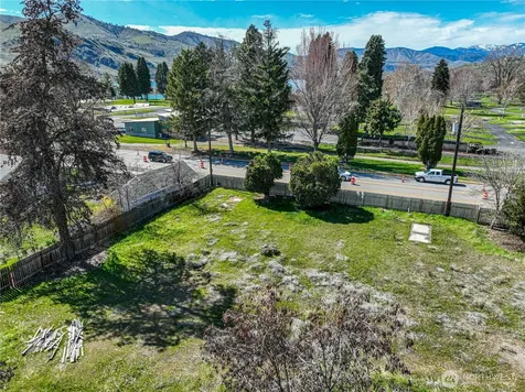 325 W Highland Avenue Chelan WA 98816