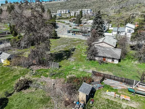 325 W Highland Avenue Chelan WA 98816