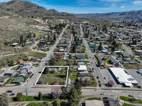 325 W Highland Avenue Chelan WA 98816