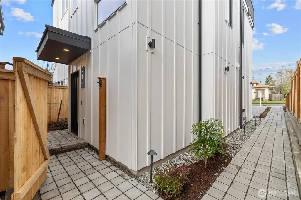 945 NW 61st Street Seattle WA 98107