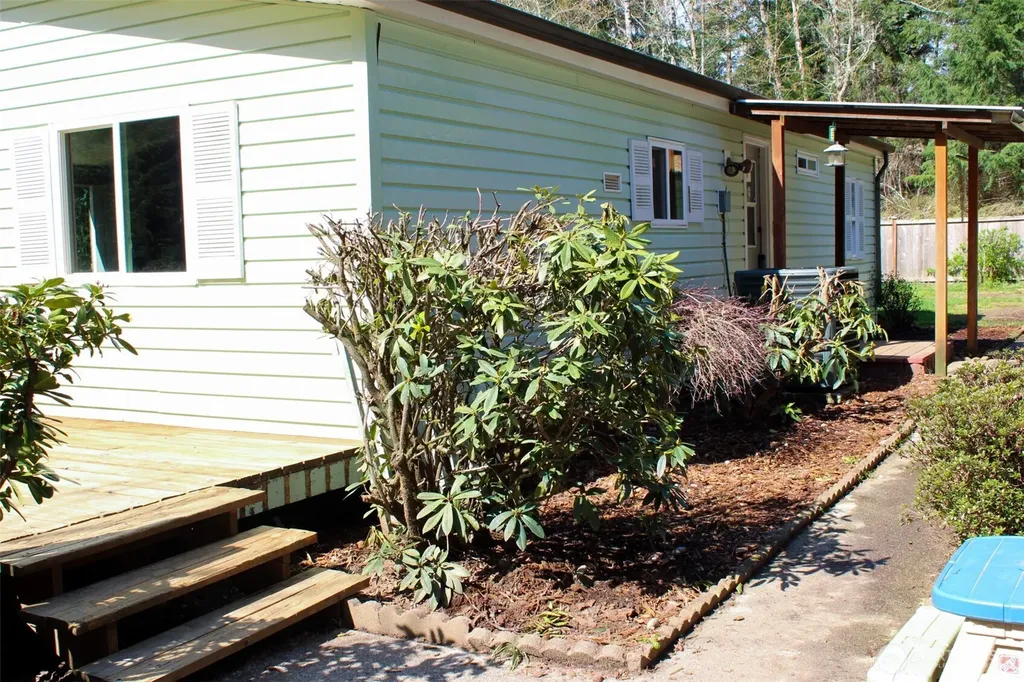 521 NE Larson Lake Road Belfair WA 98528