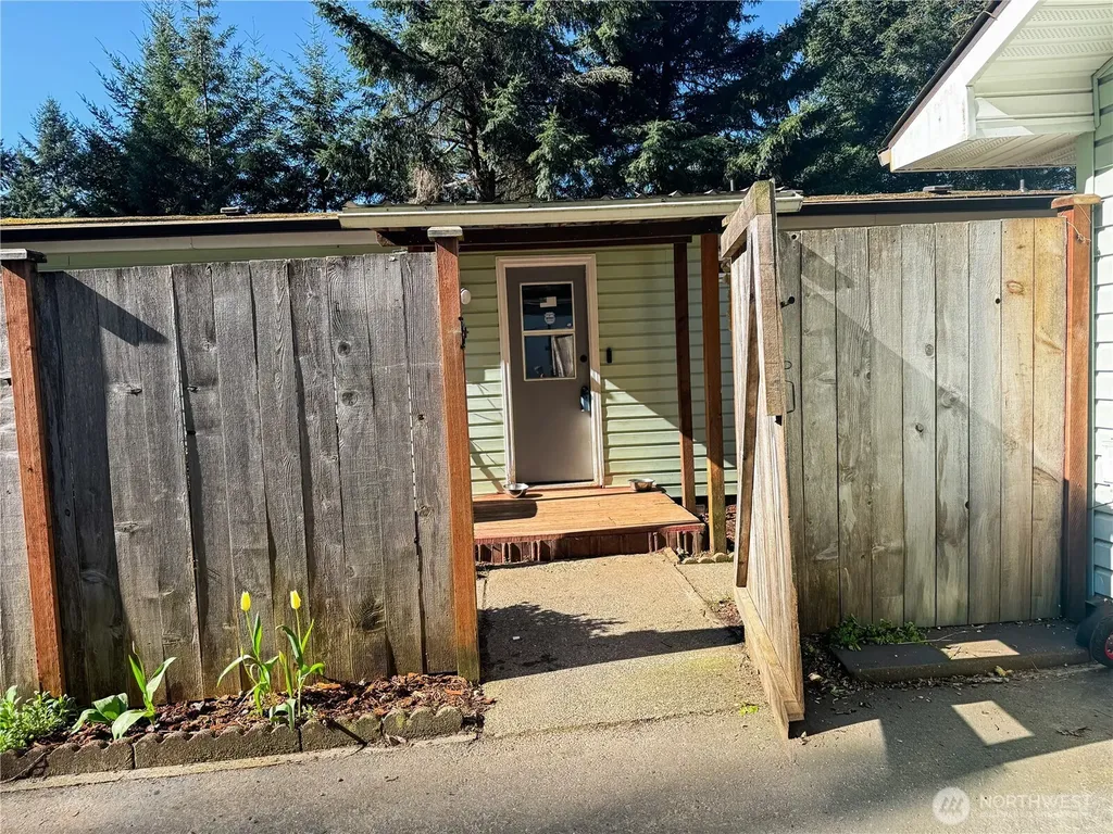 521 NE Larson Lake Road Belfair WA 98528