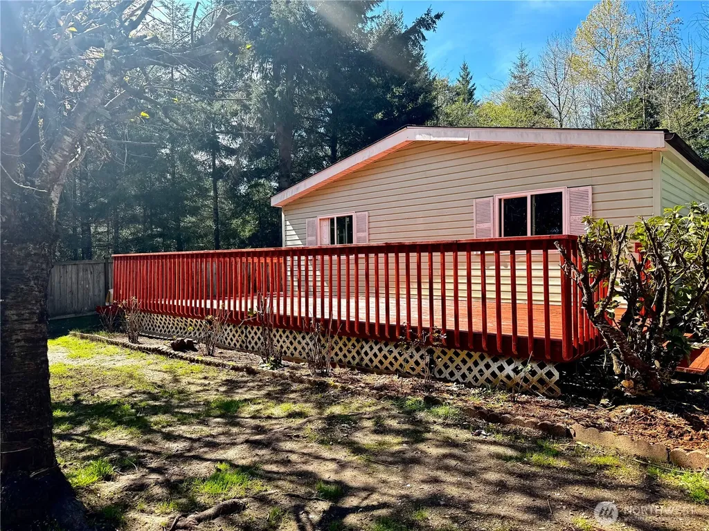 521 NE Larson Lake Road Belfair WA 98528