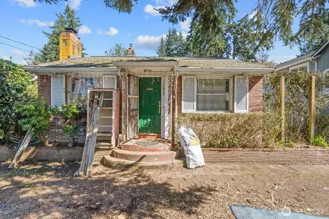 14022 Roslyn Place N Seattle WA 98133