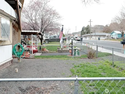 305 Burdin Boulevard Grand Coulee WA 99133