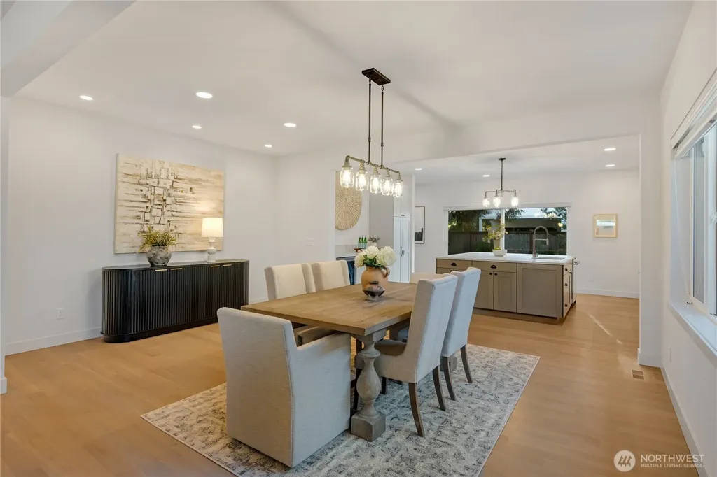 10317 Sand Point Way NE Seattle WA 98125