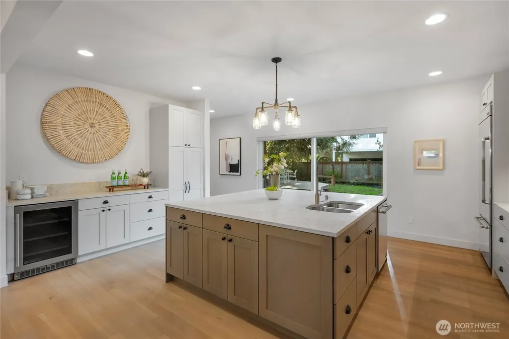 10317 Sand Point Way NE Seattle WA 98125