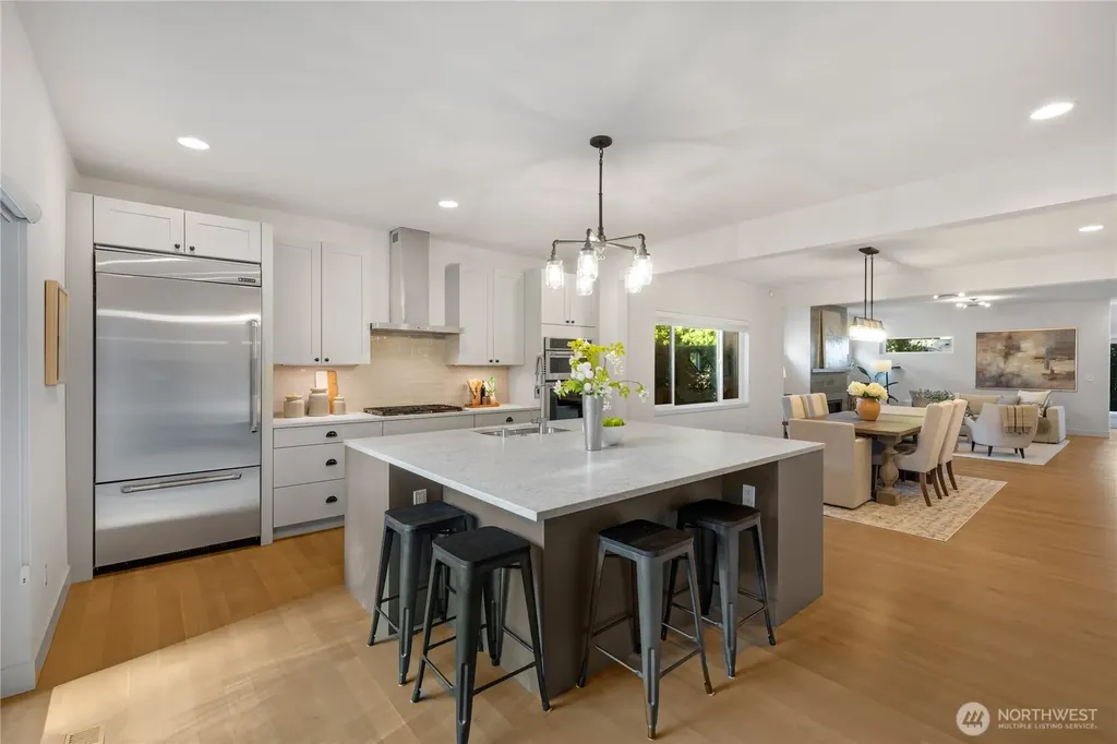 10317 Sand Point Way NE Seattle WA 98125