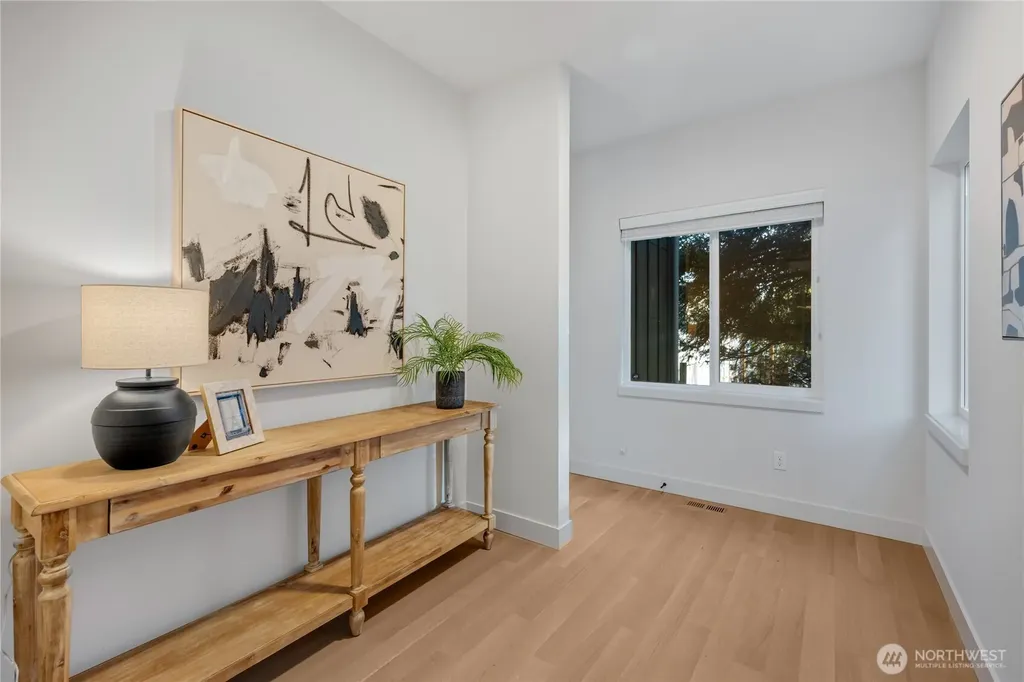 10317 Sand Point Way NE Seattle WA 98125
