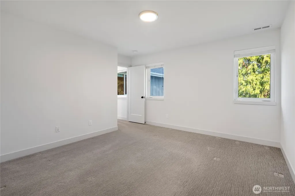 10317 Sand Point Way NE Seattle WA 98125
