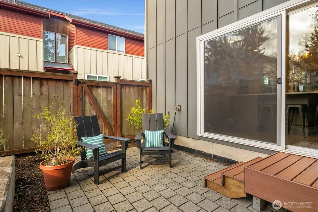 10317 Sand Point Way NE Seattle WA 98125