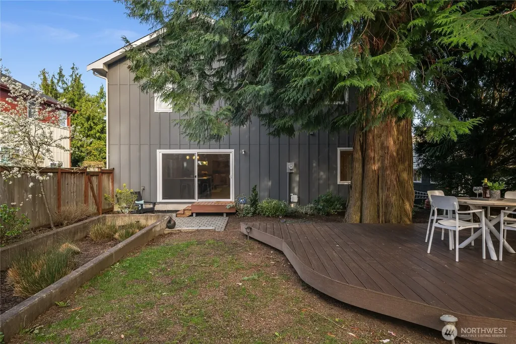 10317 Sand Point Way NE Seattle WA 98125