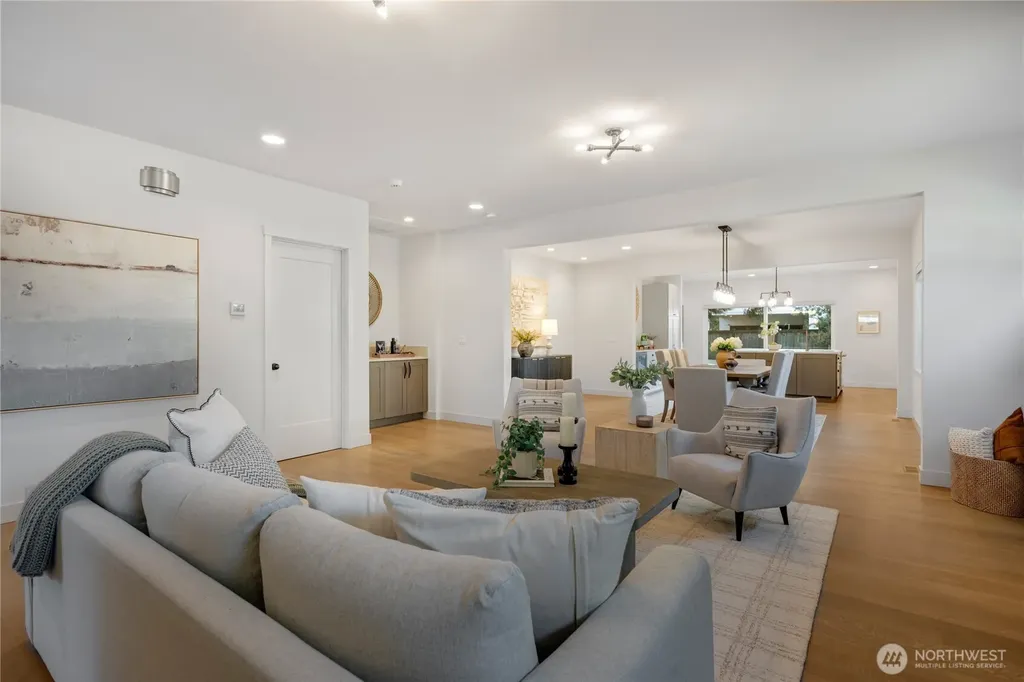 10317 Sand Point Way NE Seattle WA 98125