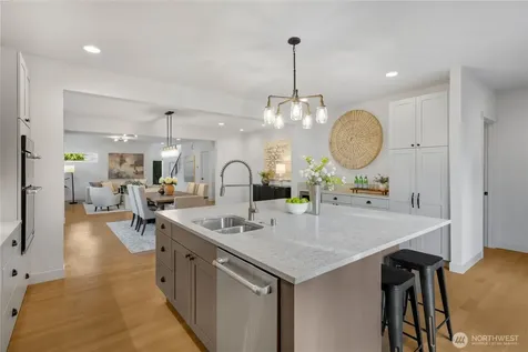 10317 Sand Point Way NE Seattle WA 98125