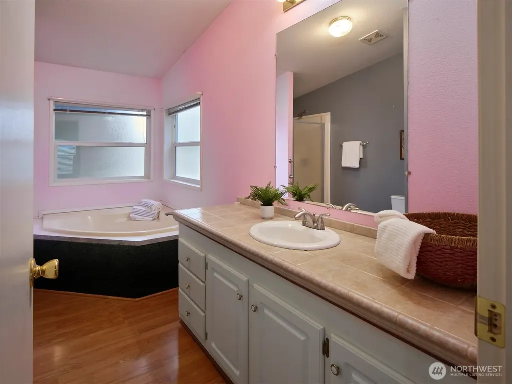 1835 Heartwood Woodland WA 98674