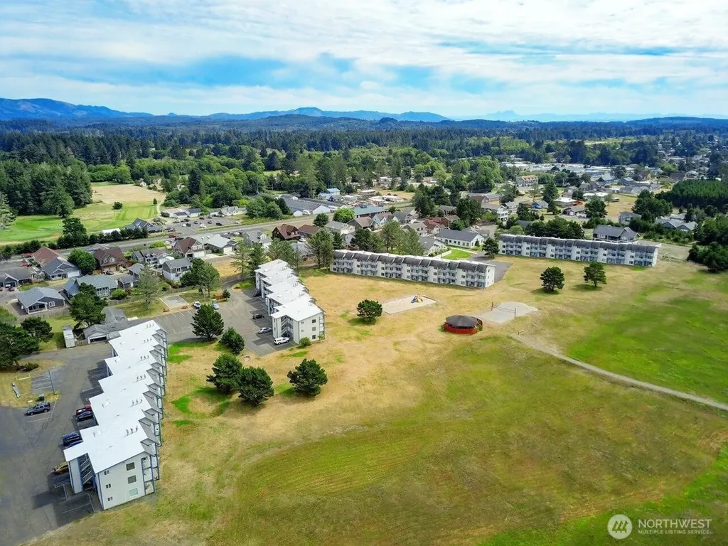 210 26th Street NW Long Beach WA 98631