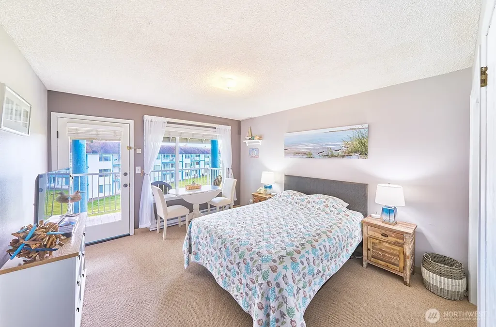 210 26th Street NW Long Beach WA 98631