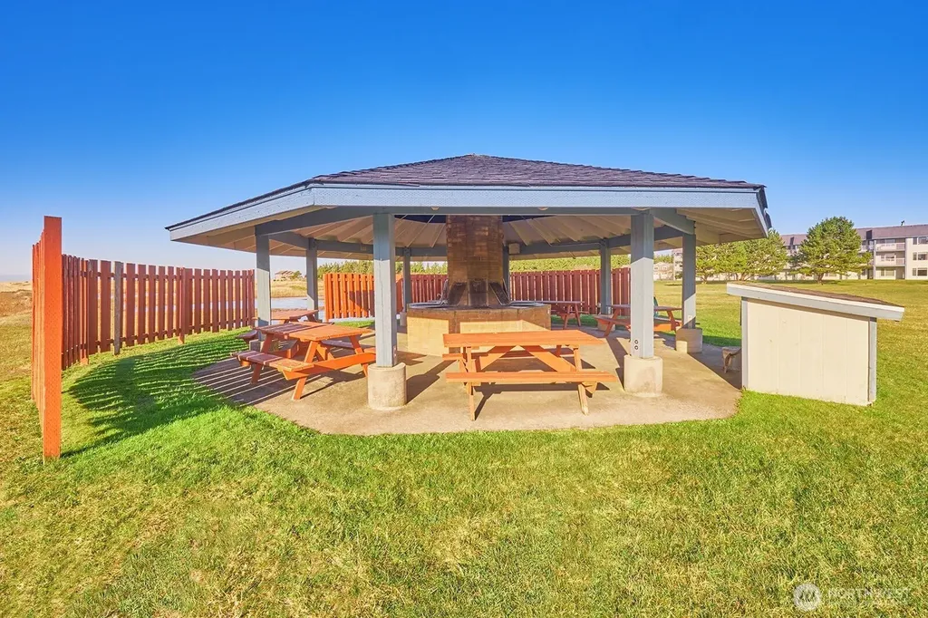 210 26th Street NW Long Beach WA 98631