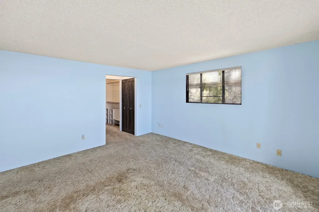 7821 East Side Drive NE Tacoma WA 98422