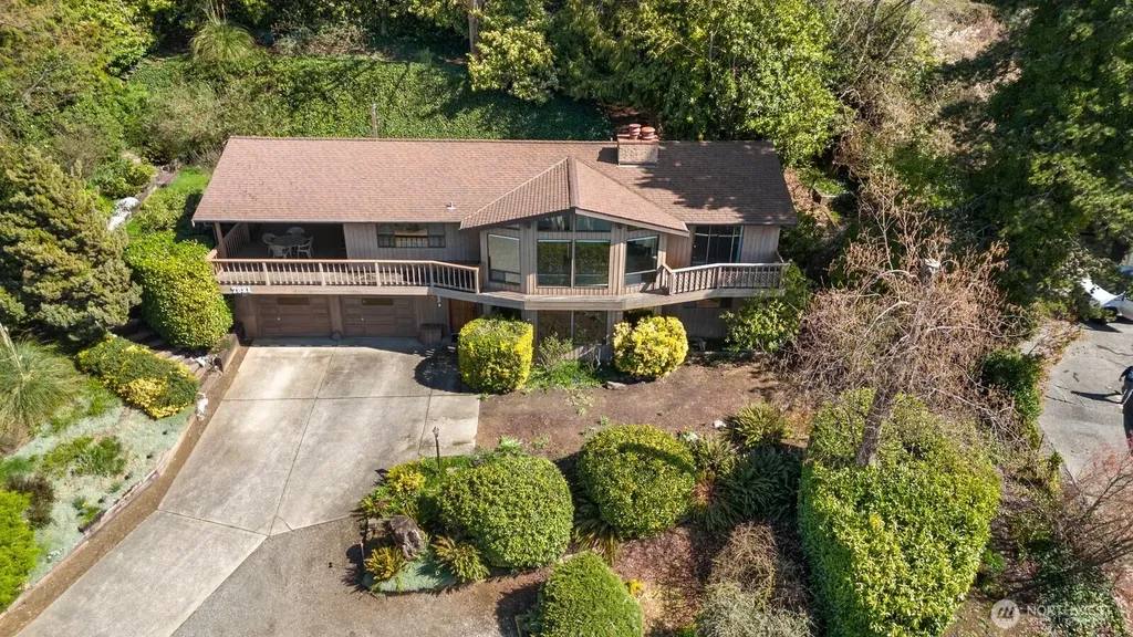 7821 East Side Drive NE Tacoma WA 98422