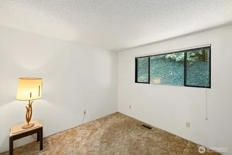 7821 East Side Drive NE Tacoma WA 98422