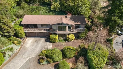 7821 East Side Drive NE Tacoma WA 98422