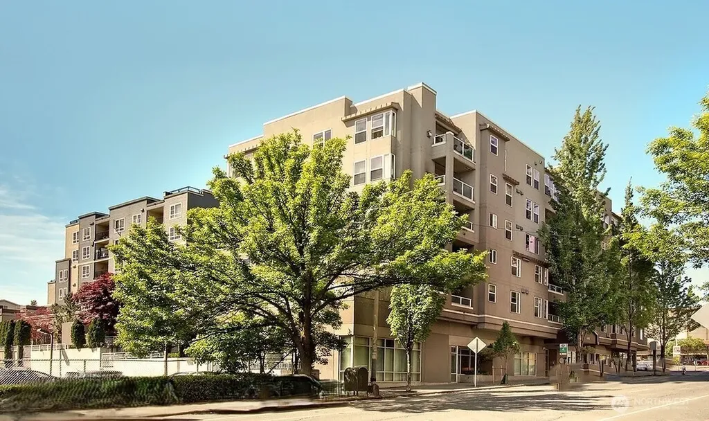 4343 Roosevelt Way NE Seattle WA 98105