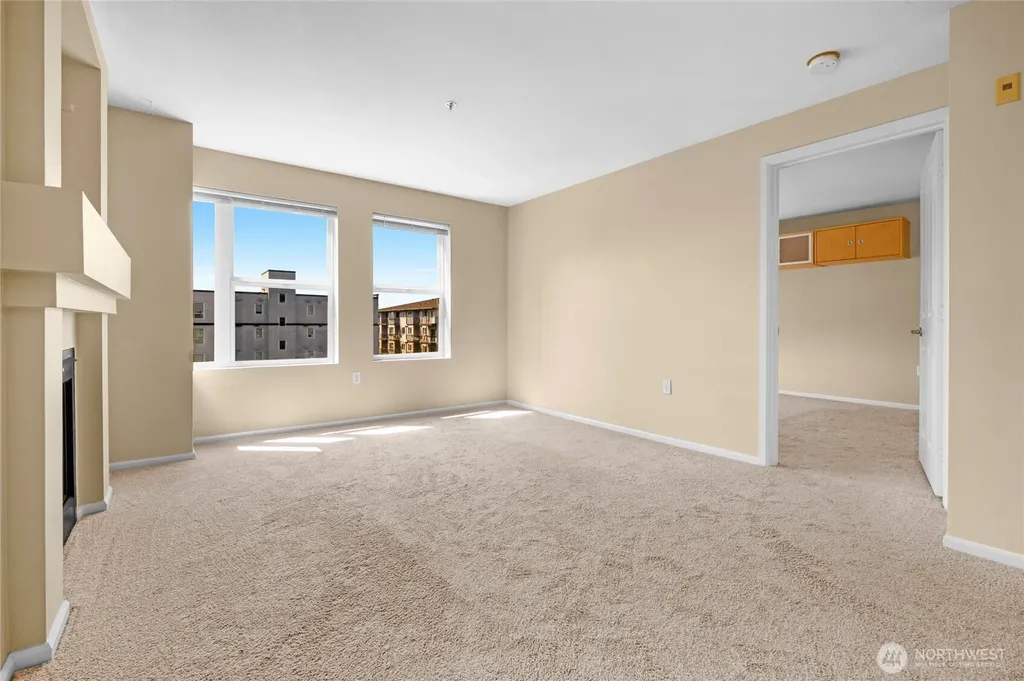 4343 Roosevelt Way NE Seattle WA 98105