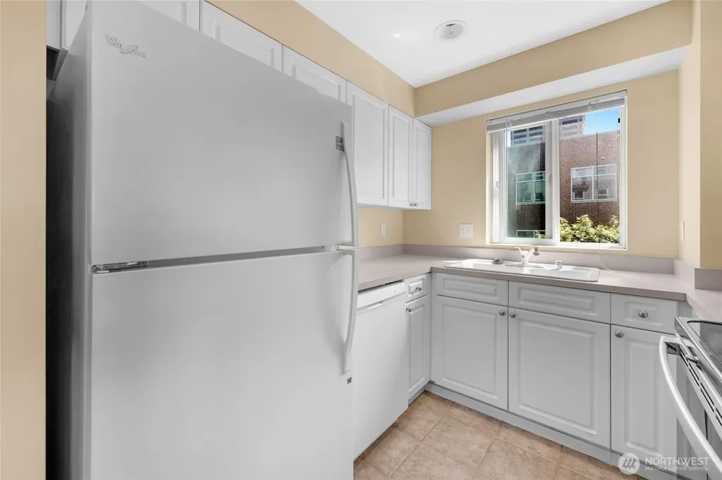 4343 Roosevelt Way NE Seattle WA 98105