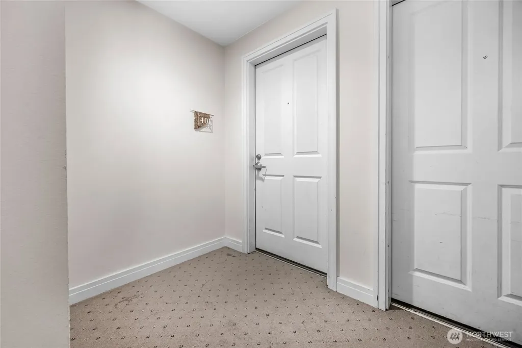 4343 Roosevelt Way NE Seattle WA 98105