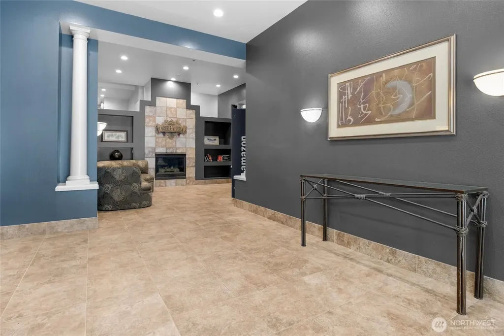 4343 Roosevelt Way NE Seattle WA 98105