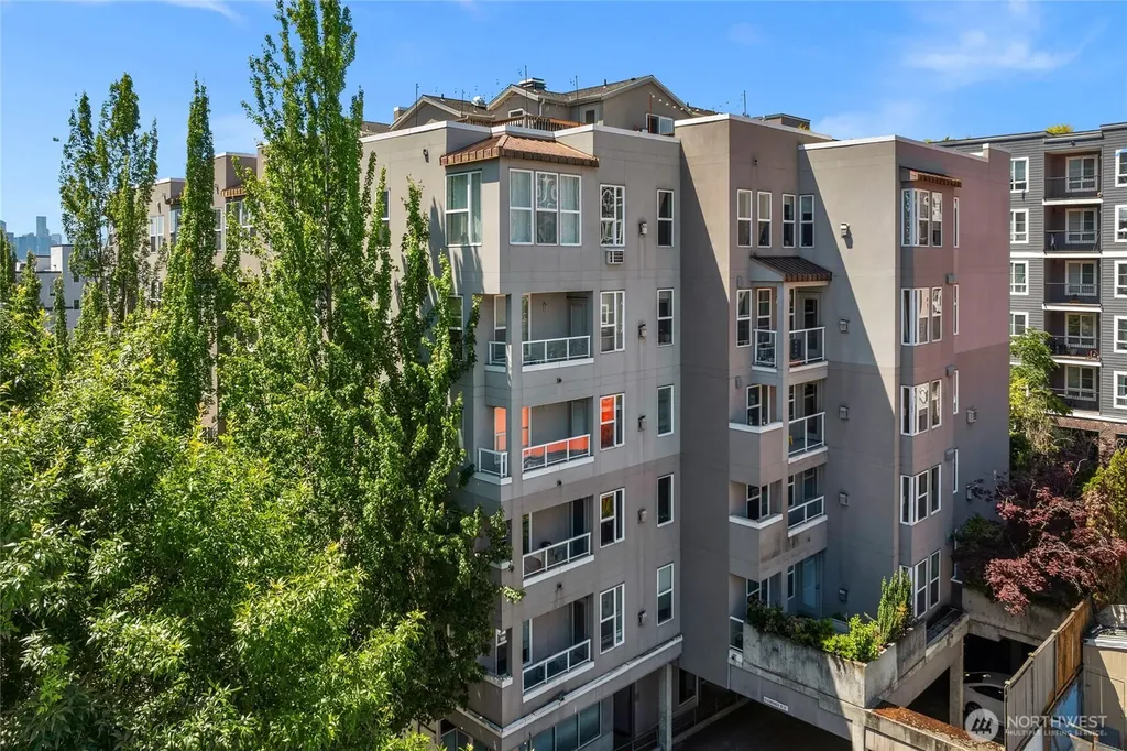4343 Roosevelt Way NE Seattle WA 98105