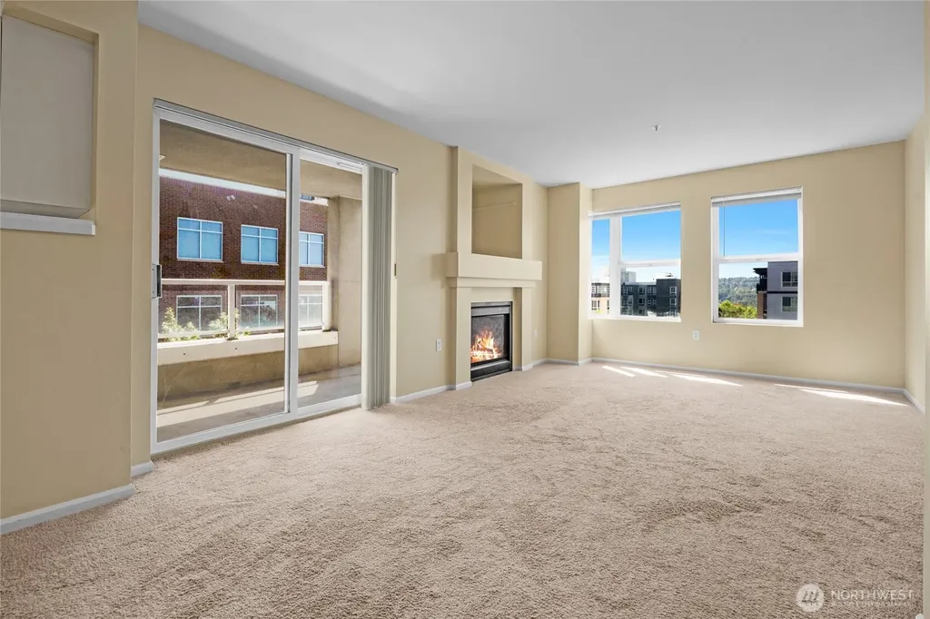 4343 Roosevelt Way NE Seattle WA 98105