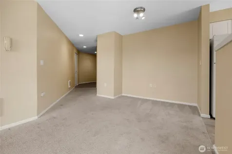 4343 Roosevelt Way NE Seattle WA 98105