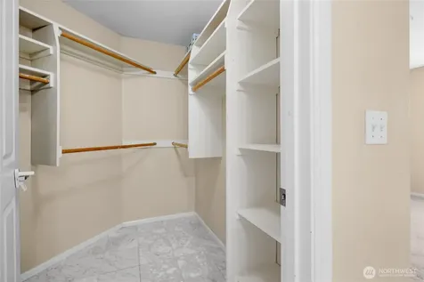4343 Roosevelt Way NE Seattle WA 98105