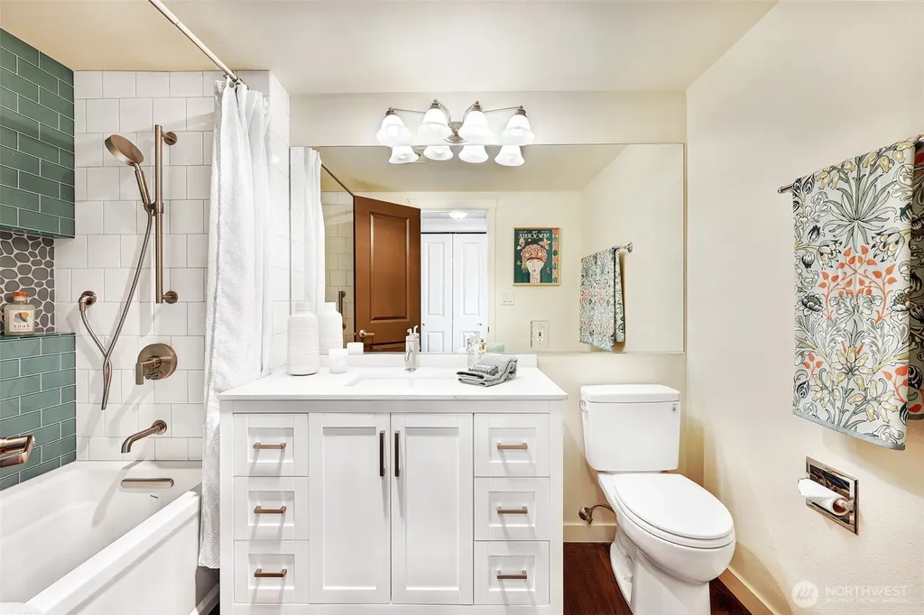 1818 Bigelow Avenue N Seattle WA 98109