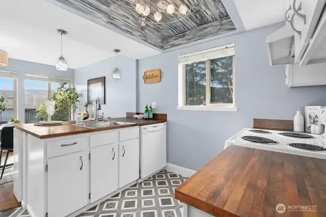 23407 Lakeview Drive Mountlake Terrace WA 98043