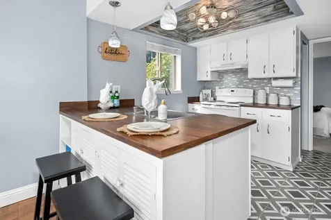 23407 Lakeview Drive Mountlake Terrace WA 98043
